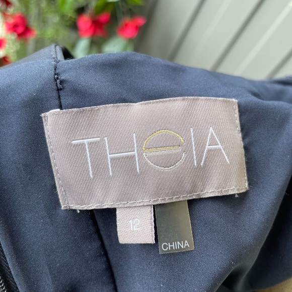 Theia gown - Picture 9 of 11